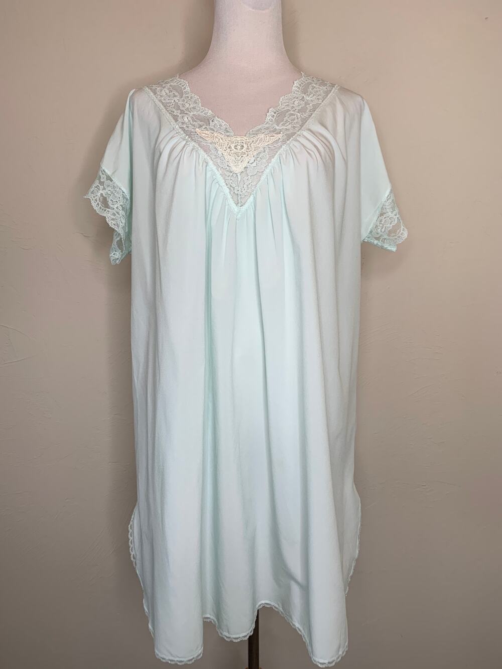 Joan Collins Pastel Blue Night Gown Lace Trim Sz Medium